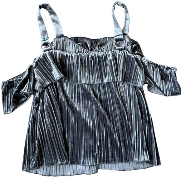NWT Endless Rose Crushed Velvet Gray Cold-Shoulder Top, Size MEDIUM - Picture 3 of 9